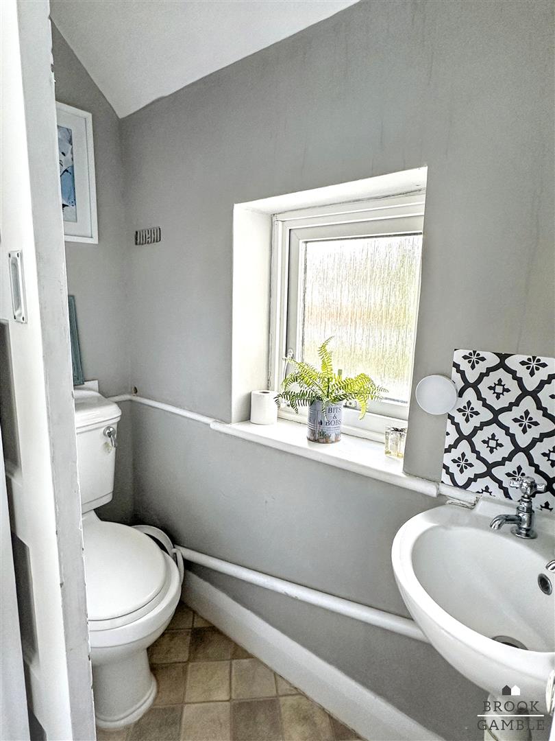 3 Bedroom House. Lawns Avenue in Eastbourne,  39